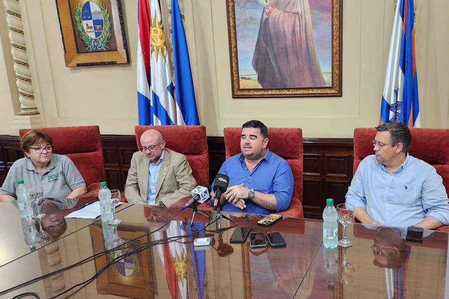 Autoridades en rueda de prensa