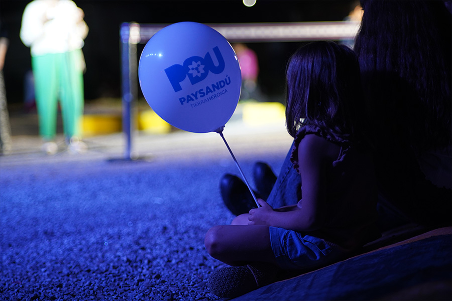 Niña con globo PDU