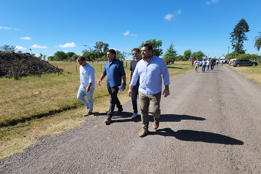 Intendente recorriendo el interior