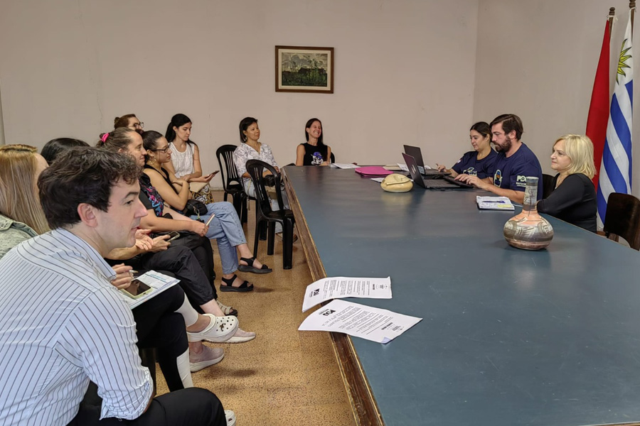 Directora de Cultura junto a responsables de las academias